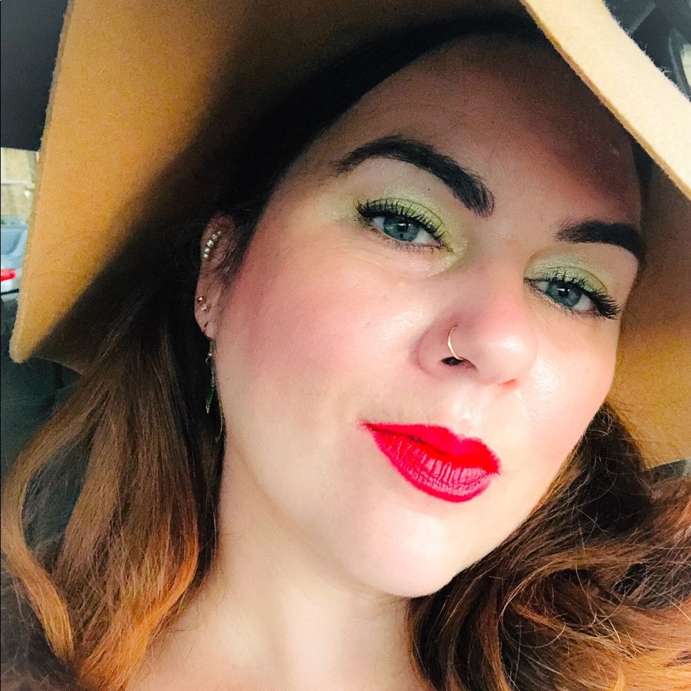 Meet your Posher, Ashley